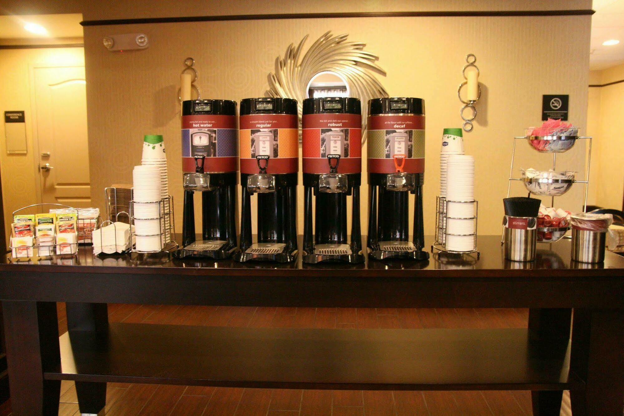 米德维尔汉普顿酒店 餐厅 照片
